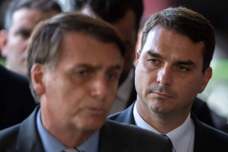 Lula lidera contra Flávio Bolsonaro e Tarcísio em simulação de 2º turno, enquanto Ratinho Jr. se iguala a Tarcísio, diz Datafolha